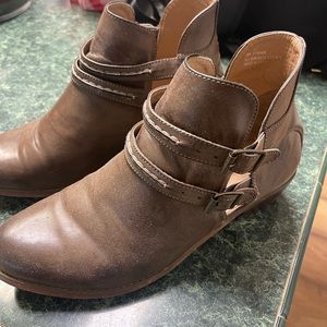 Size 10W Women’s Booties